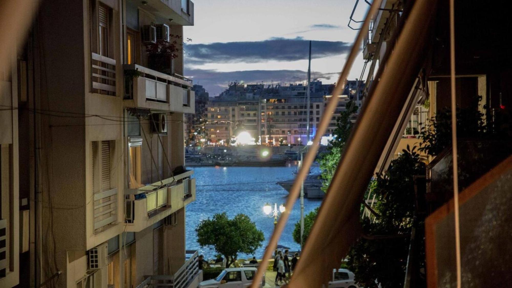 Cozy Apartment With Sea View Next To Marina Zeas Pireus Exteriör bild