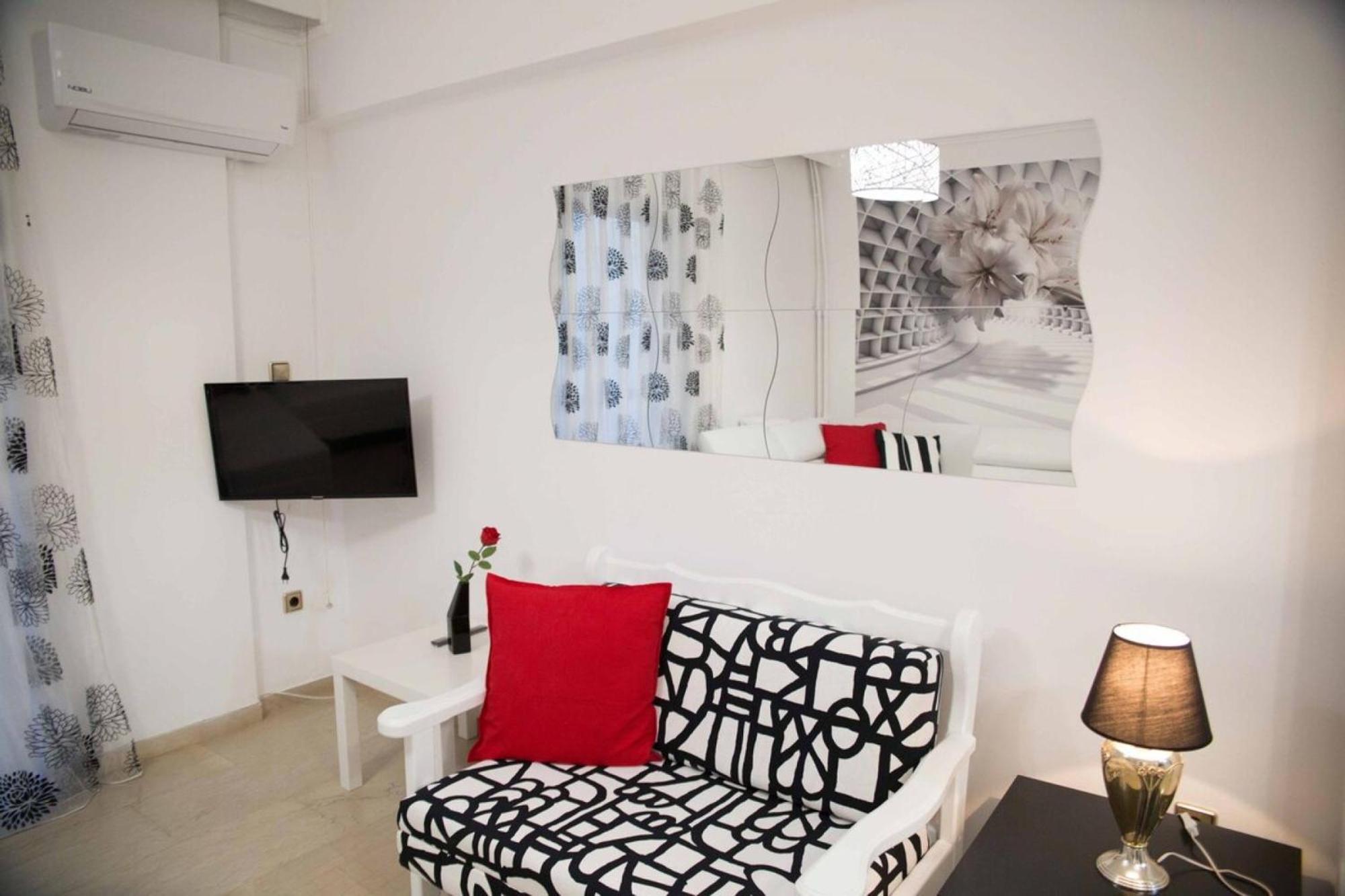 Cozy Apartment With Sea View Next To Marina Zeas Pireus Exteriör bild