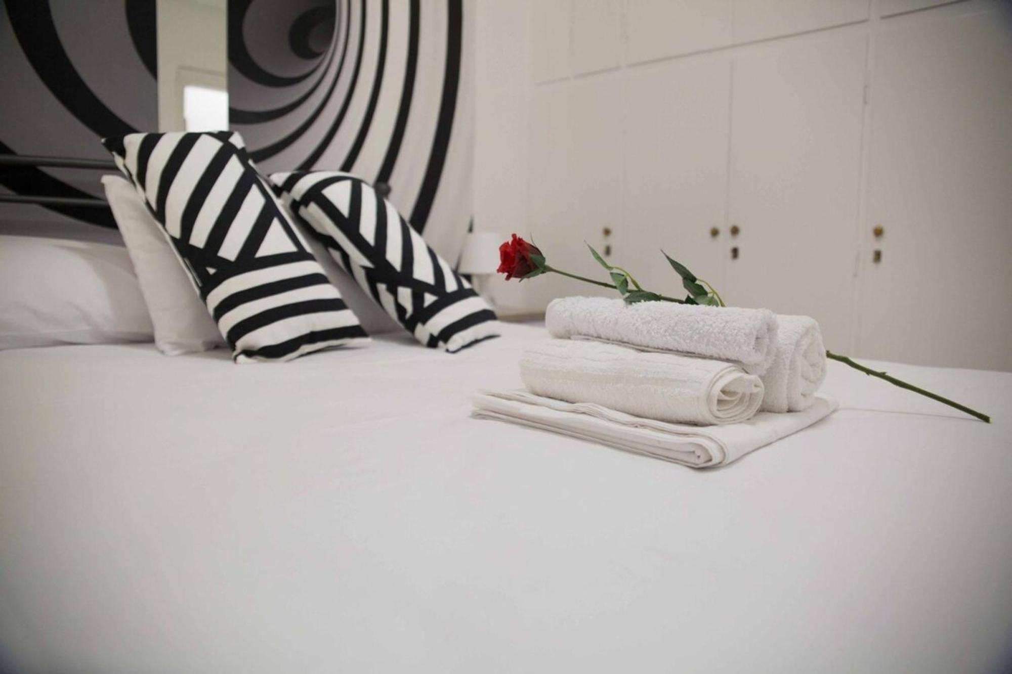 Cozy Apartment With Sea View Next To Marina Zeas Pireus Exteriör bild